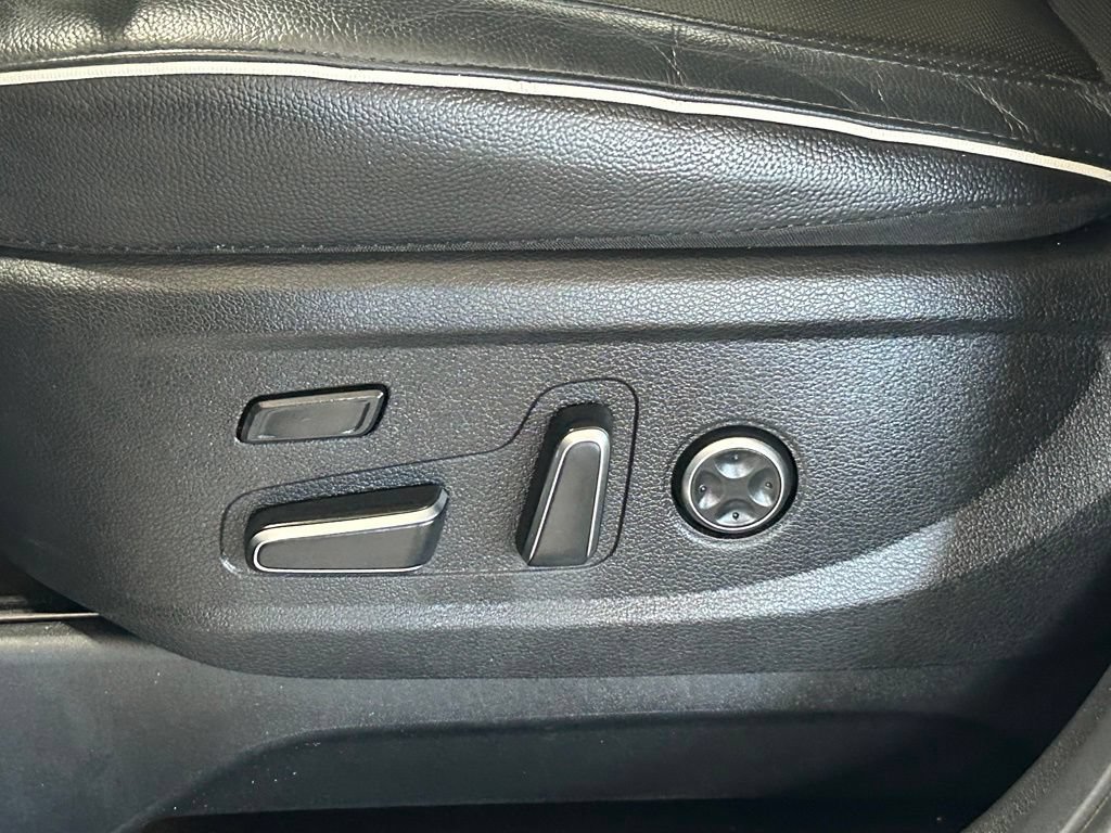 Used 2024 Hyundai Palisade Limited FWD image 17
