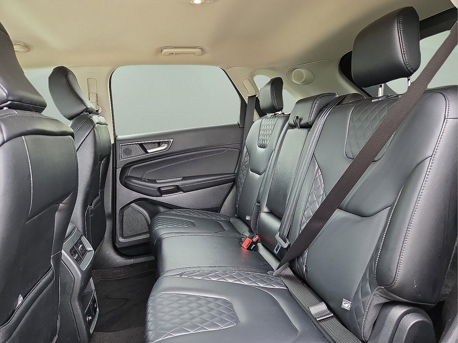 Used 2024 Ford Edge Titanium image 10