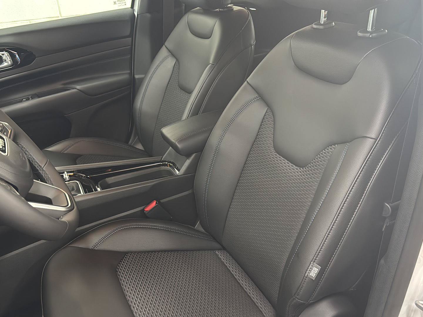 New 2026 Jeep Compass Latitude AWD/4WD image 6