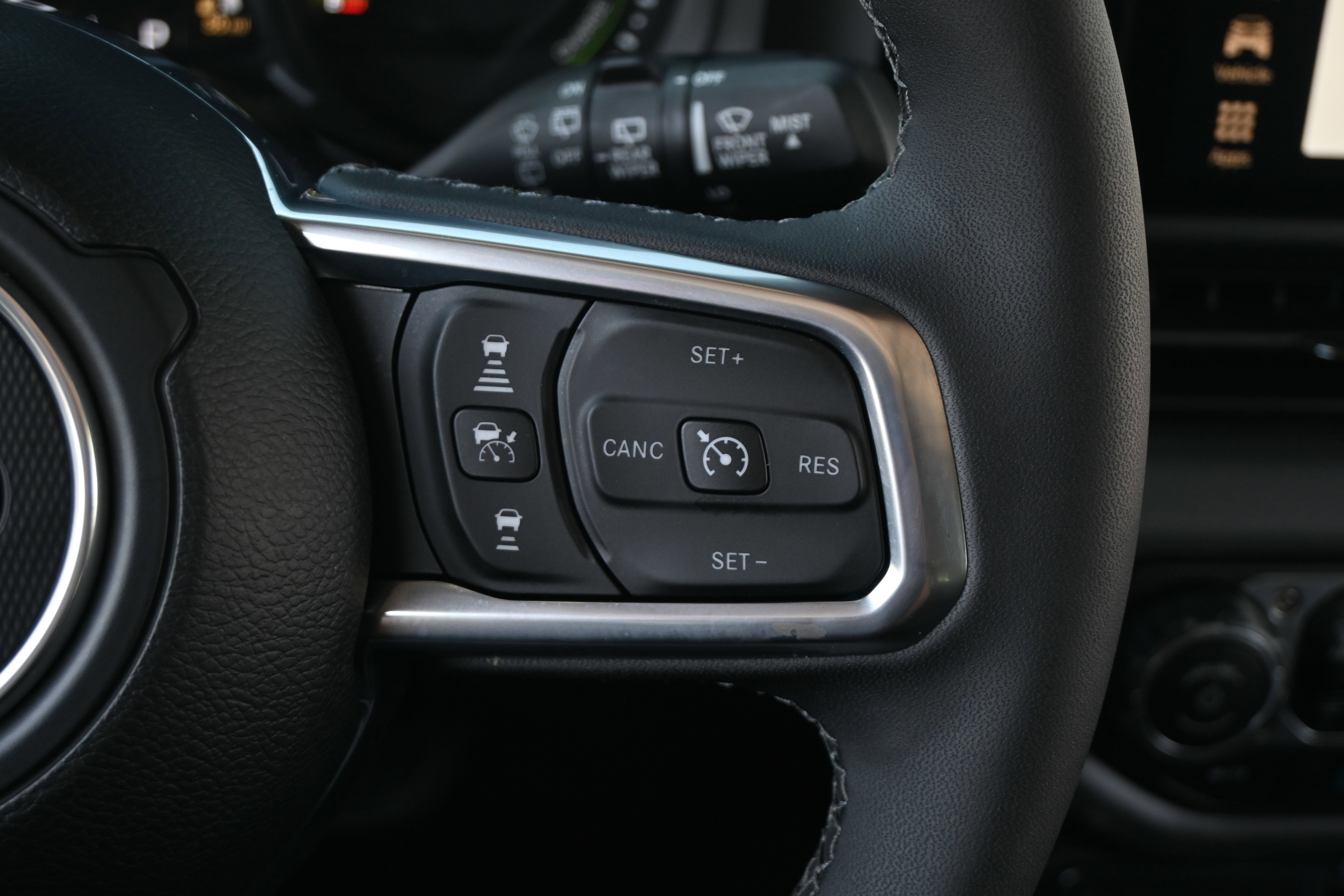 Used 2025 Jeep Wrangler Unlimited Sahara w/ Safety Group AWD/4WD image 19