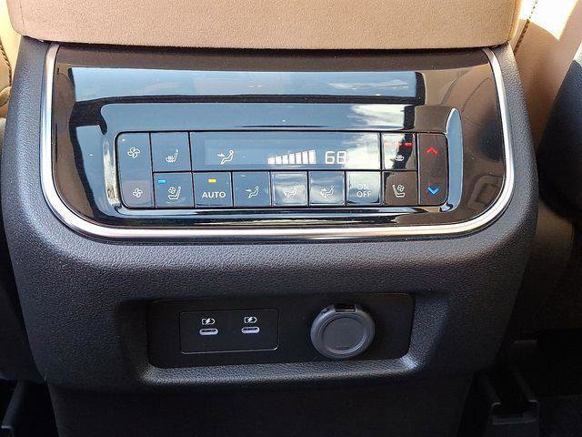 Used 2025 INFINITI QX80 Sensory image 13