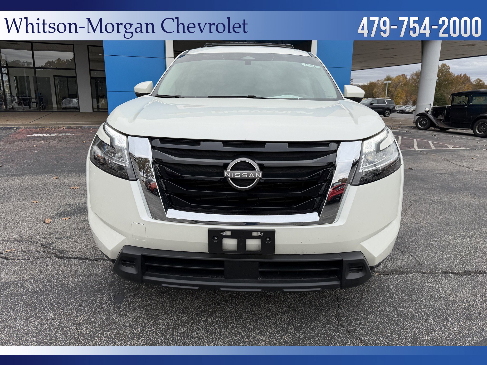 Used 2022 Nissan Pathfinder SV image 2