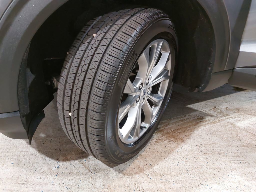 Used 2021 Ford Explorer XLT w/ Equipment Group 202A RWD image 34