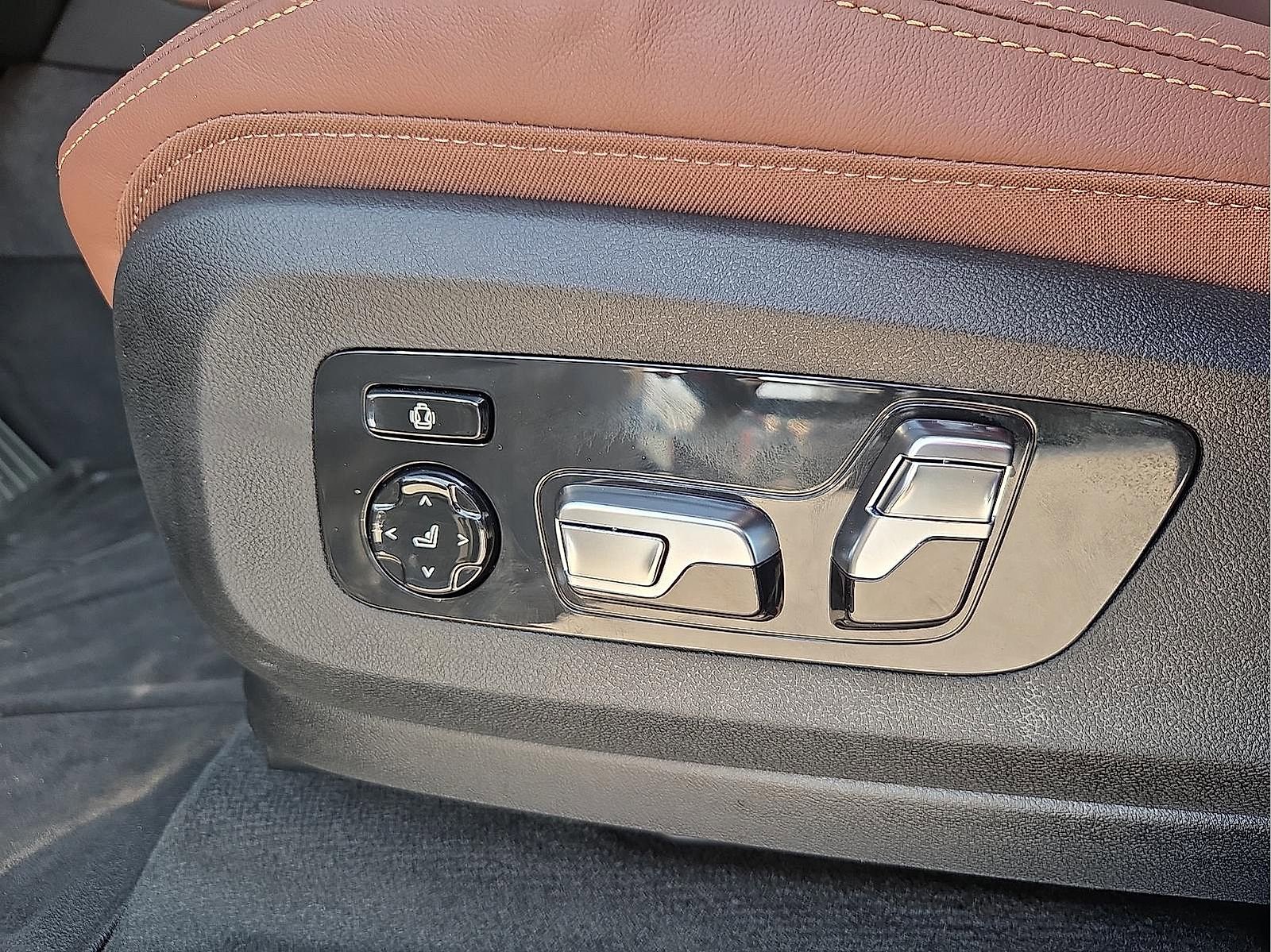 Used 2026 BMW X7 xDrive40i w/ Premium Package image 15