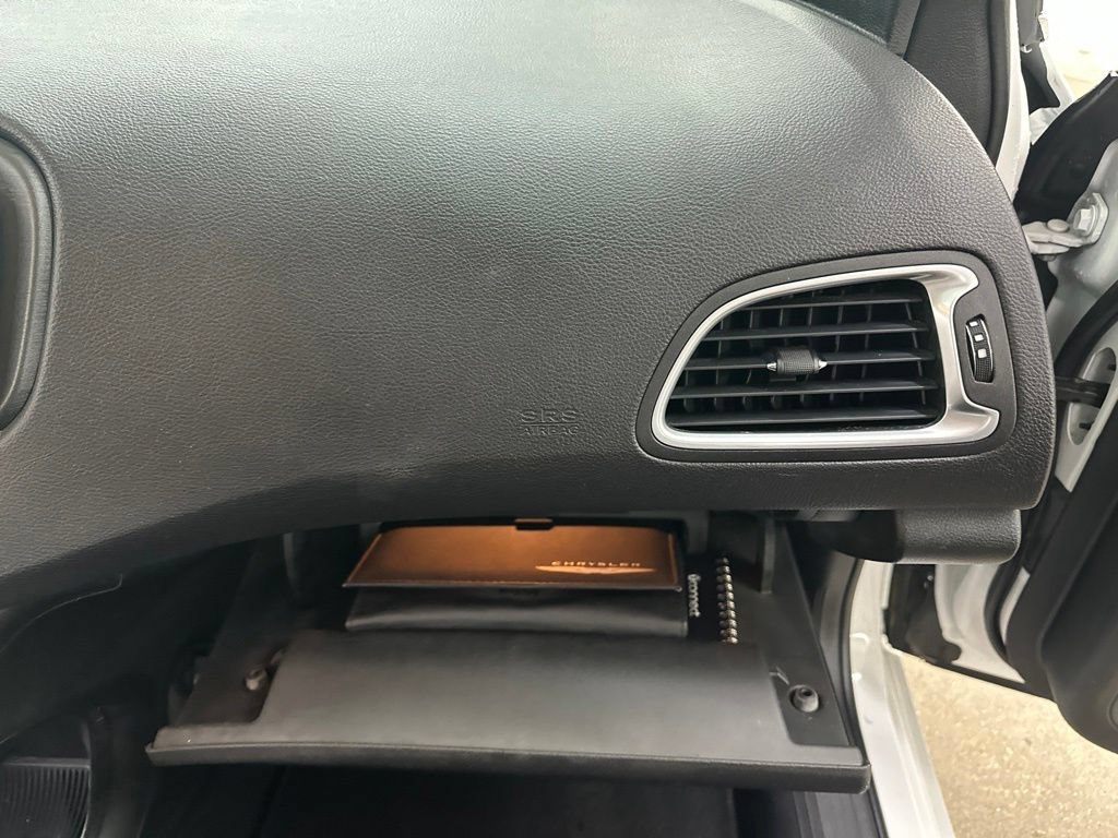 Used 2015 Chrysler 200 Limited w/ Convenience Group FWD image 21