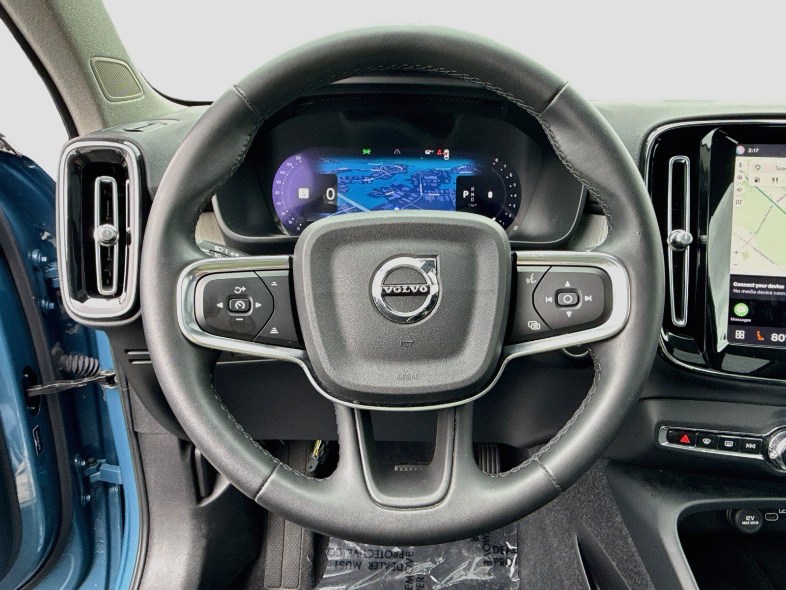Used 2024 Volvo XC40 B5 Plus AWD/4WD image 12