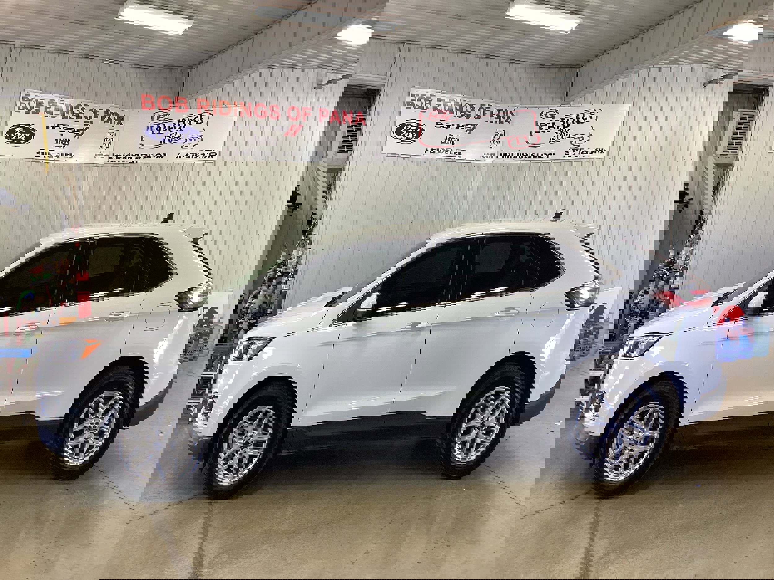 Used 2022 Ford Edge SEL image 2