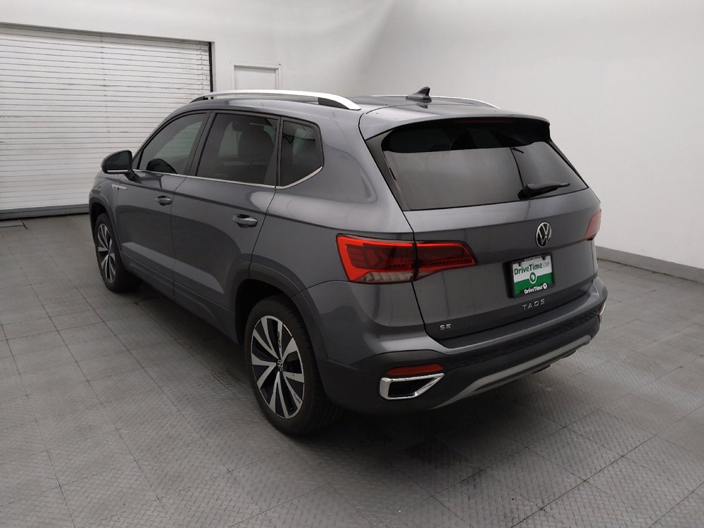 Used 2023 Volkswagen Taos SE w/ Panoramic Sunroof Package FWD image 5