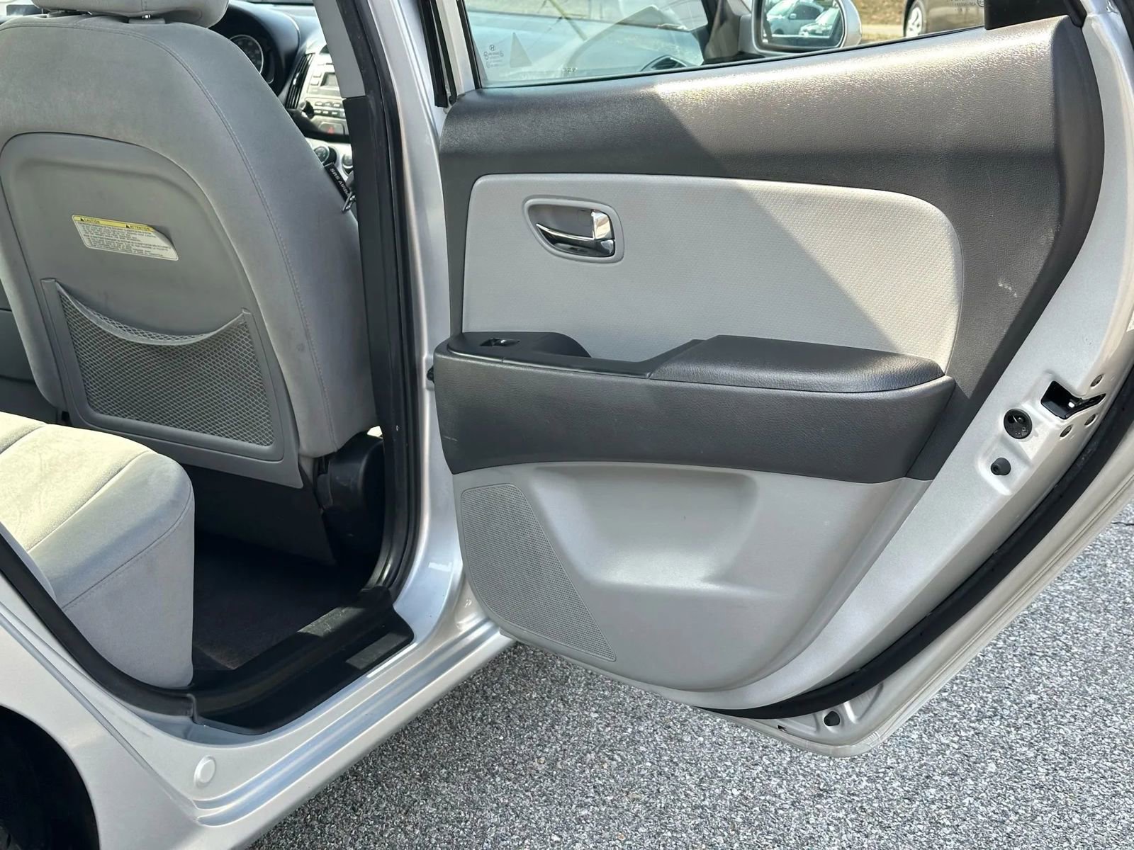 Used 2010 Hyundai Elantra Blue w/ Comfort Pkg 2 image 9