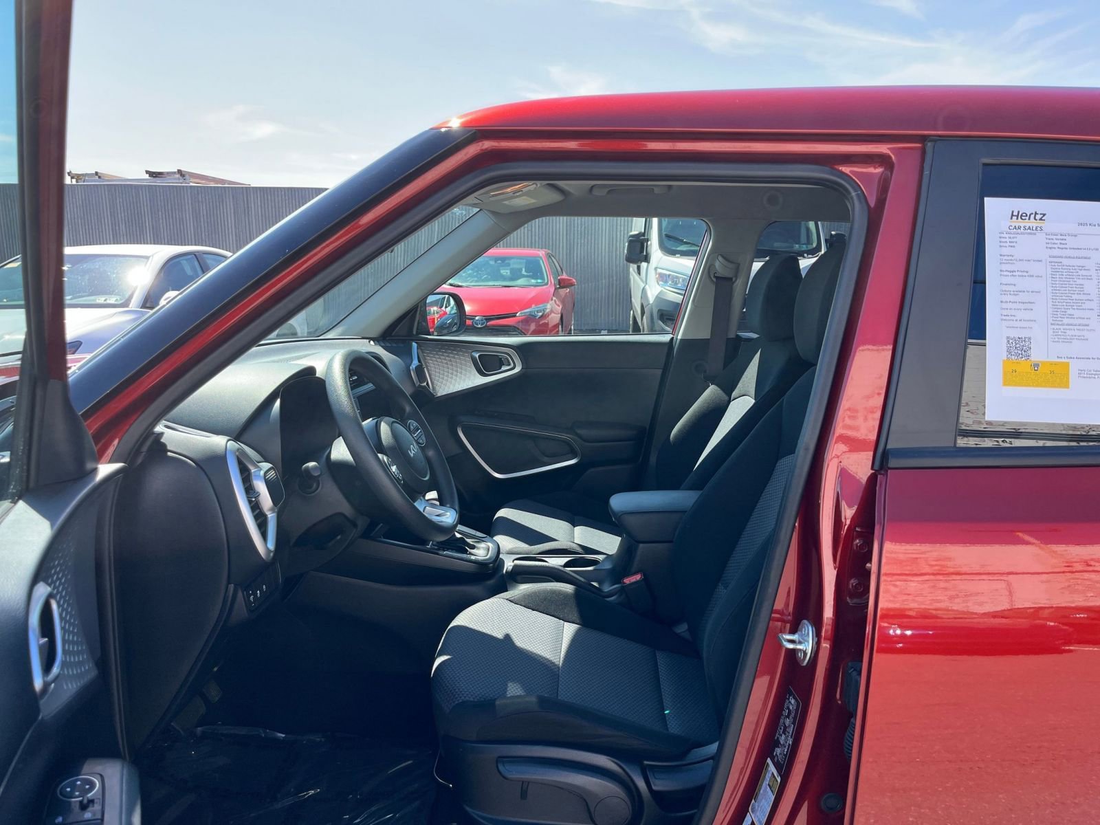 Used 2025 Kia Soul LX w/ LX Technology Package FWD image 25