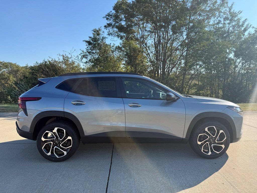 New 2026 Chevrolet Trax RS w/ Driver Confidence Package FWD image 2
