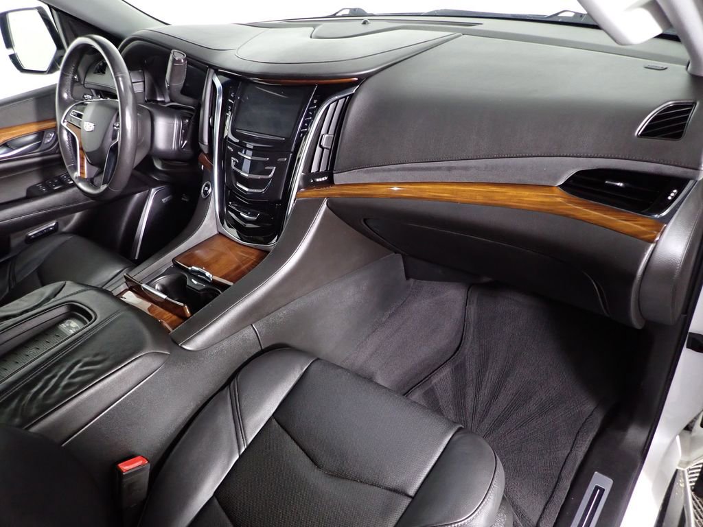 Used 2016 Cadillac Escalade Luxury image 41