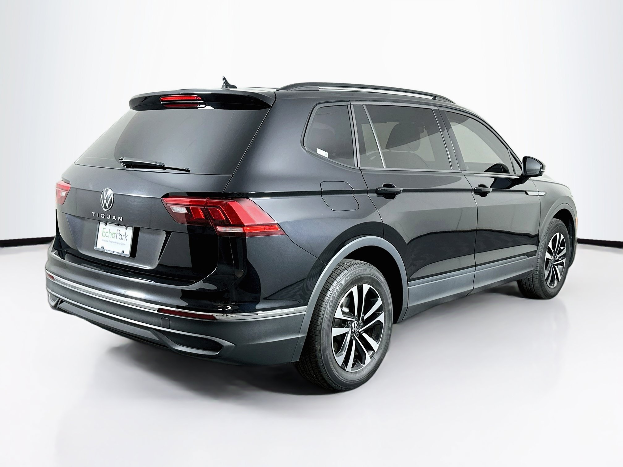 Used 2023 Volkswagen Tiguan S FWD image 9