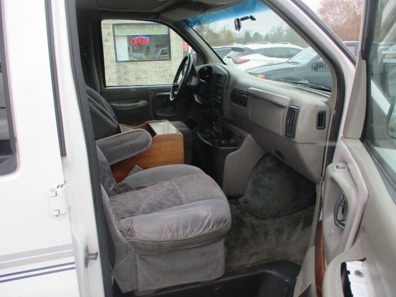 Used 2000 Chevrolet Express 1500 RWD image 7