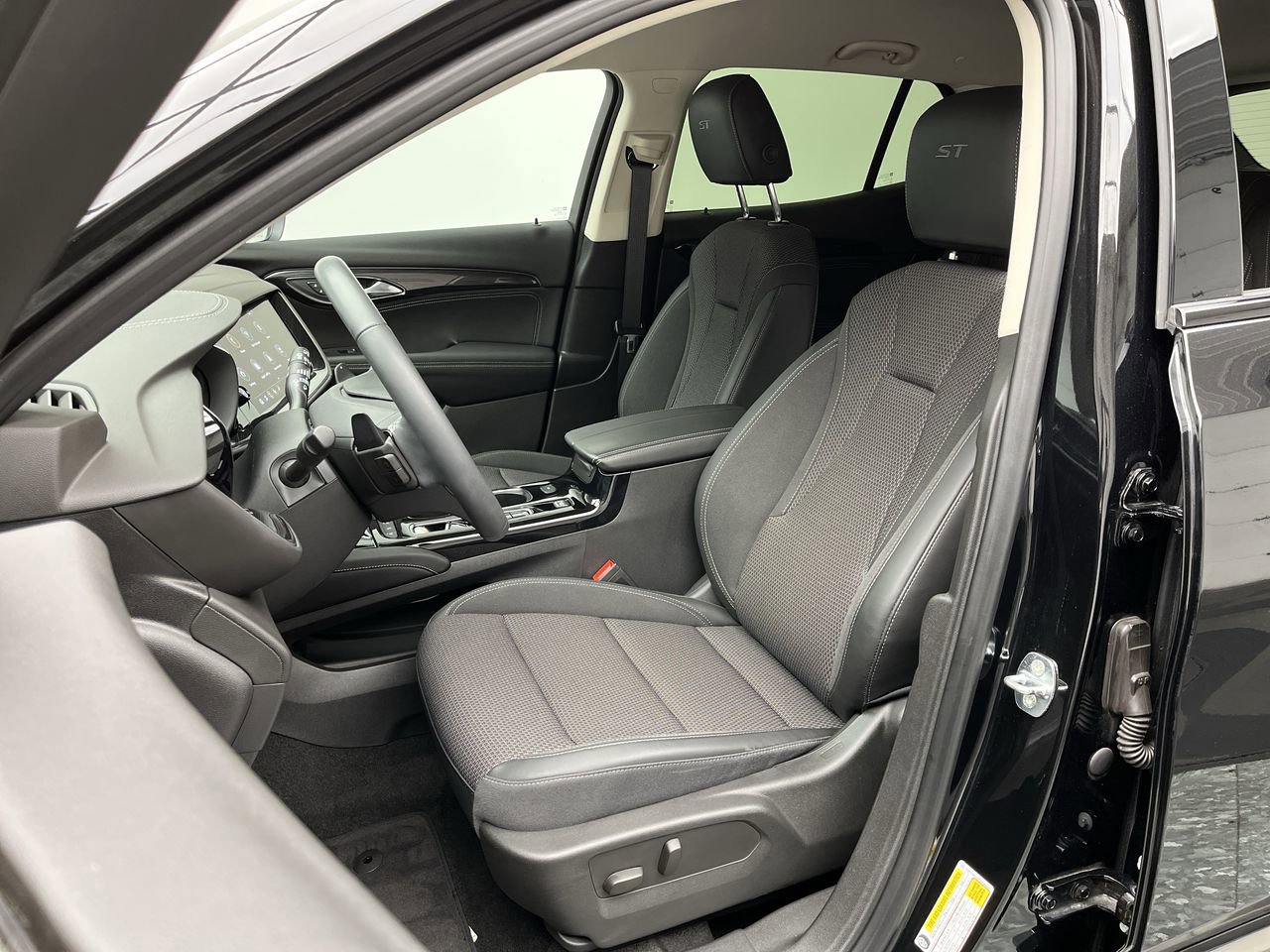 Certified 2023 Buick Envision Preferred w/ Sport Touring Package AWD/4WD image 8