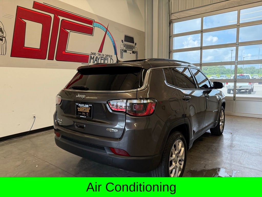 Used 2024 Jeep Compass Latitude w/ Sun and Sound Group AWD/4WD image 3