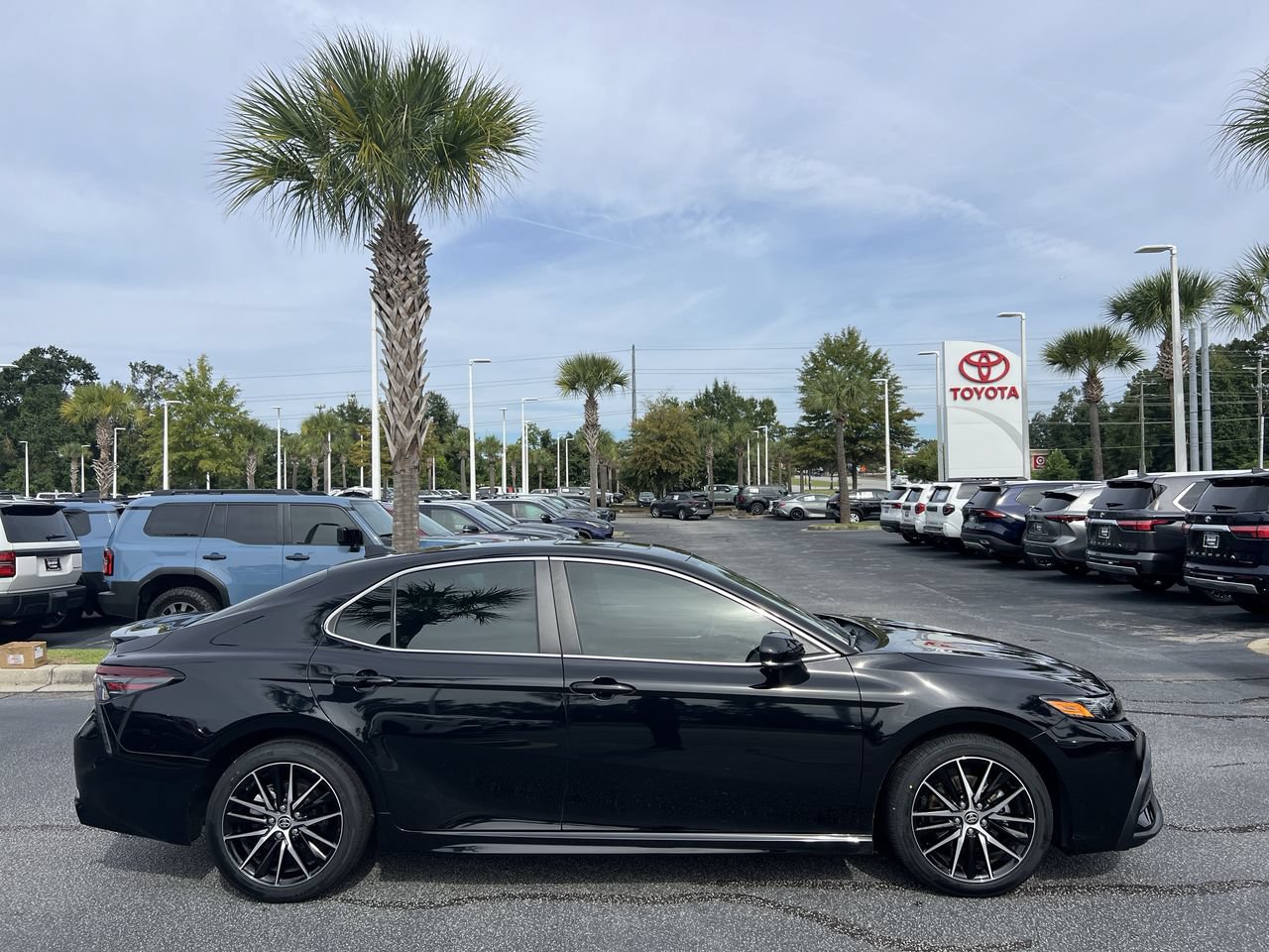 Used 2024 Toyota Camry SE FWD image 11