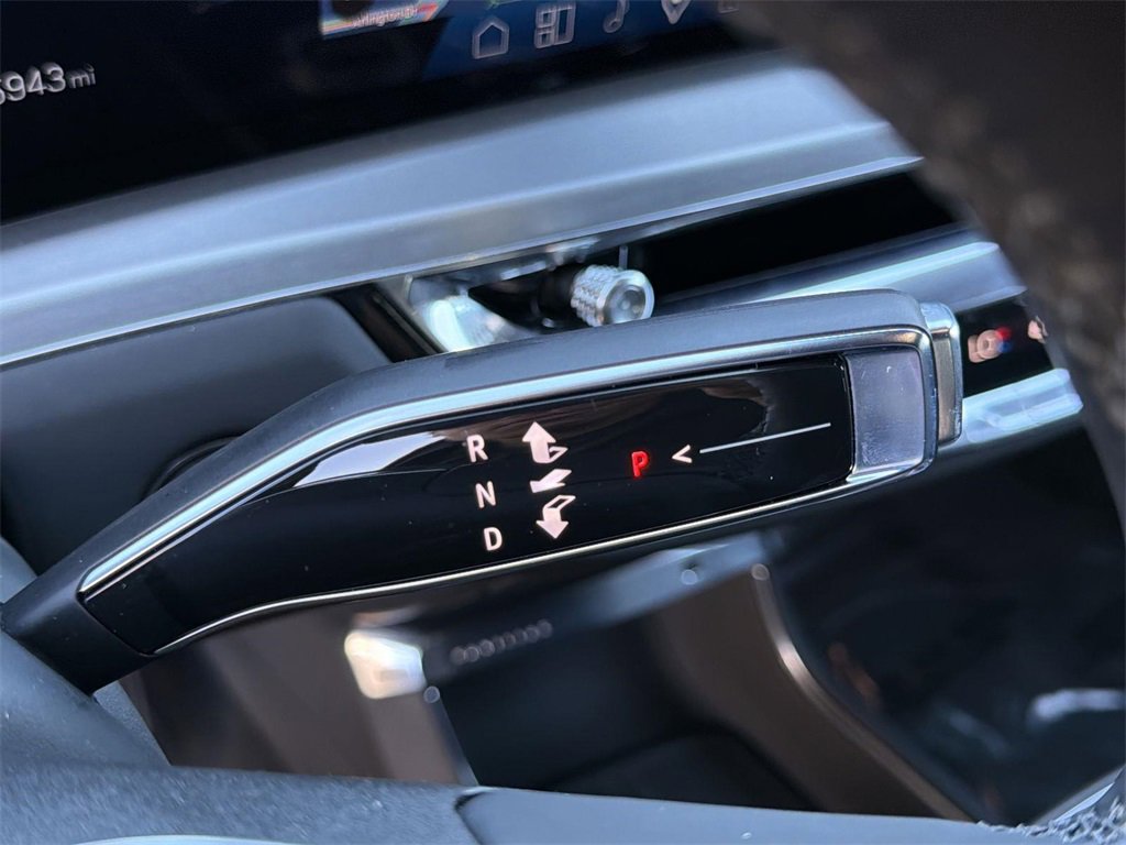 Used 2025 Cadillac Lyriq Luxury image 13