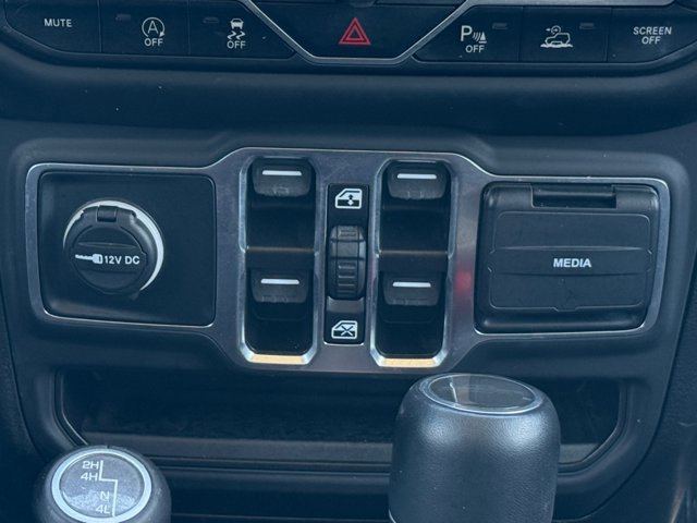 Used 2023 Jeep Gladiator Overland AWD/4WD image 6