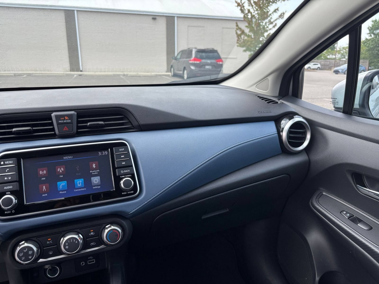 Used 2025 Nissan Versa SV FWD image 34