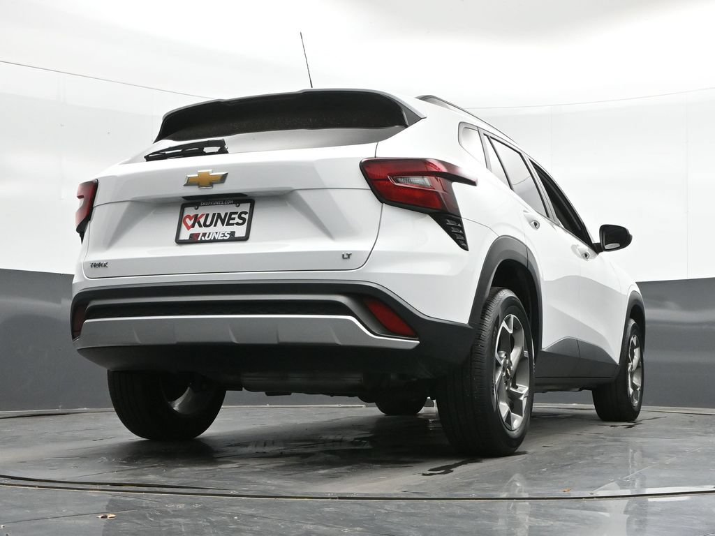 Used 2025 Chevrolet Trax LT w/ LT Convenience Package FWD image 41