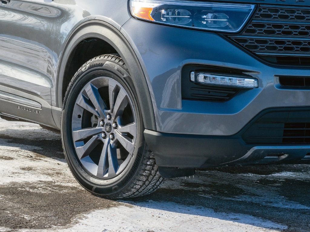 Used 2022 Ford Explorer XLT image 13