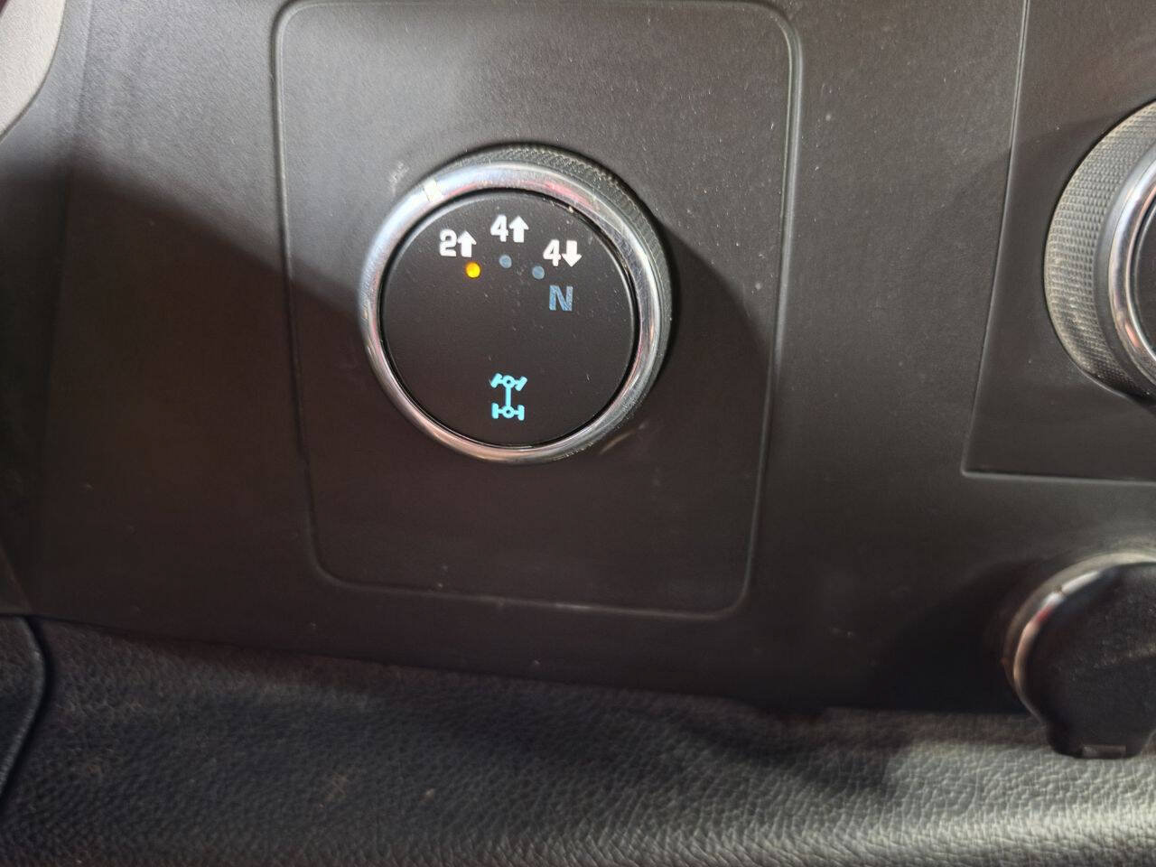 Used 2010 Chevrolet Silverado 2500 LT AWD/4WD image 32