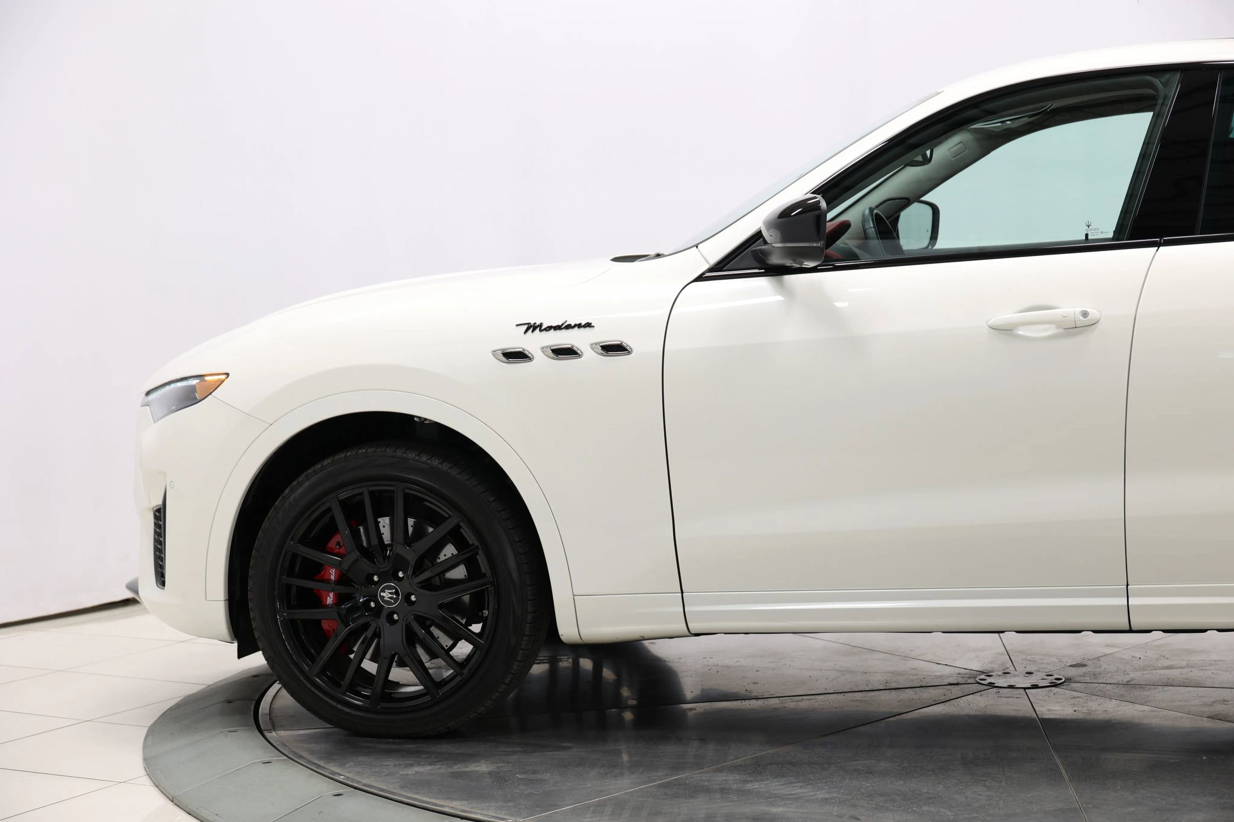 Used 2022 Maserati Levante Modena image 6