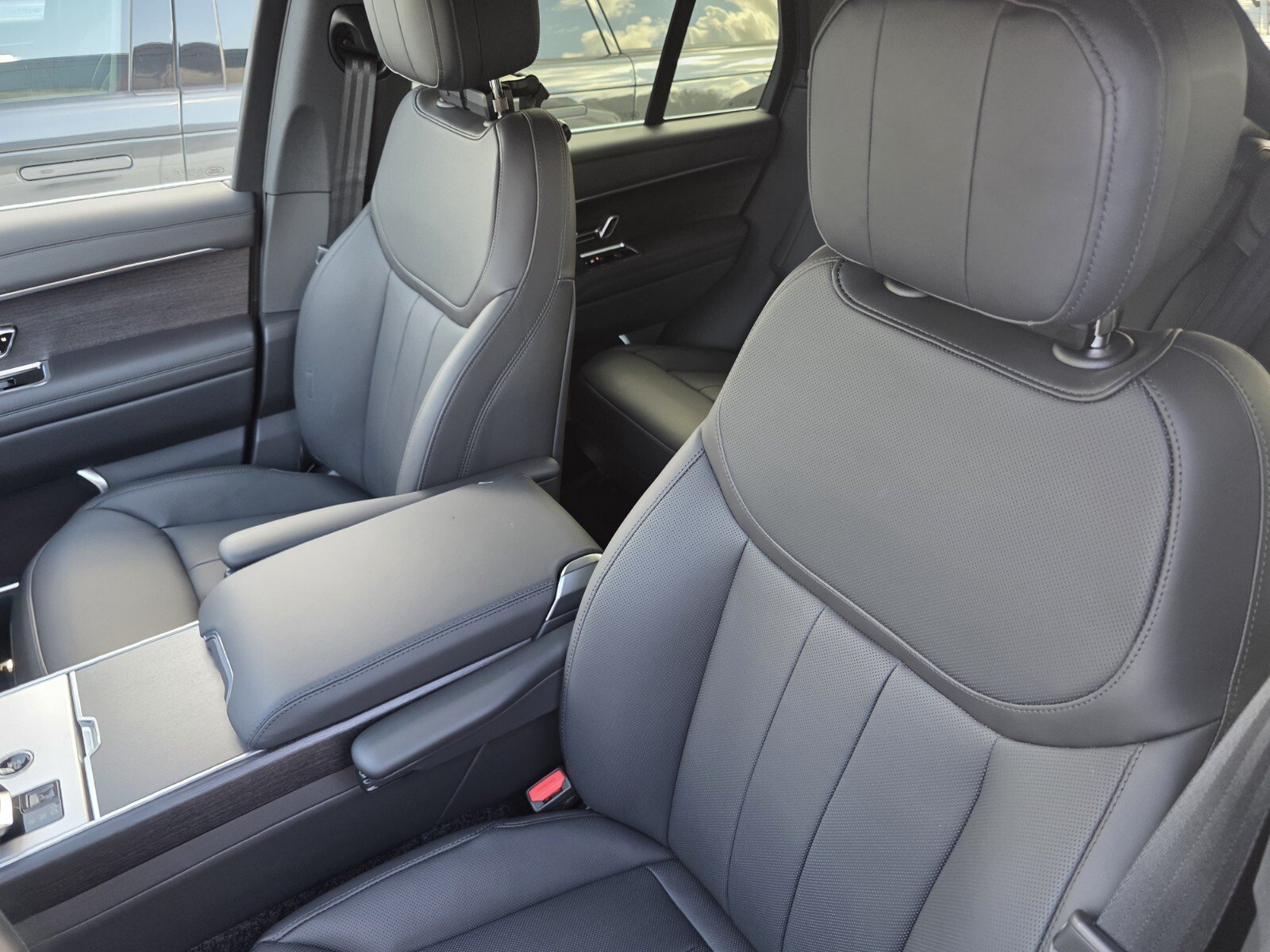 New 2026 Land Rover Range Rover SE AWD/4WD image 11