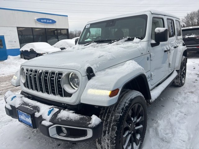Used 2024 Jeep Wrangler Unlimited Sahara w/ Technology Group image 4