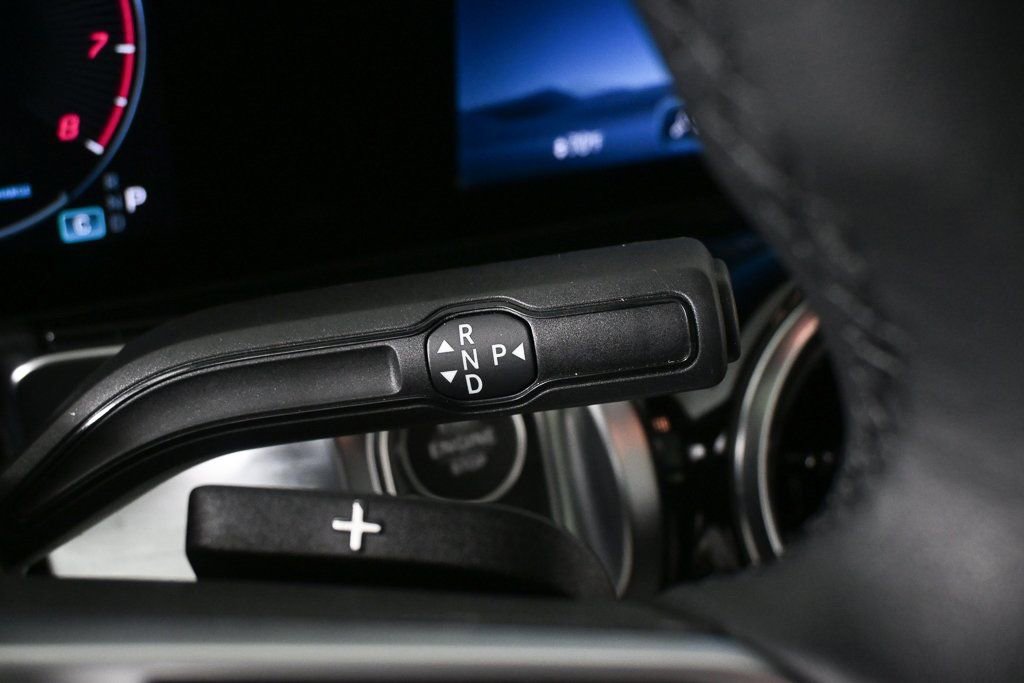 Used 2025 Mercedes-Benz GLB 250 image 16