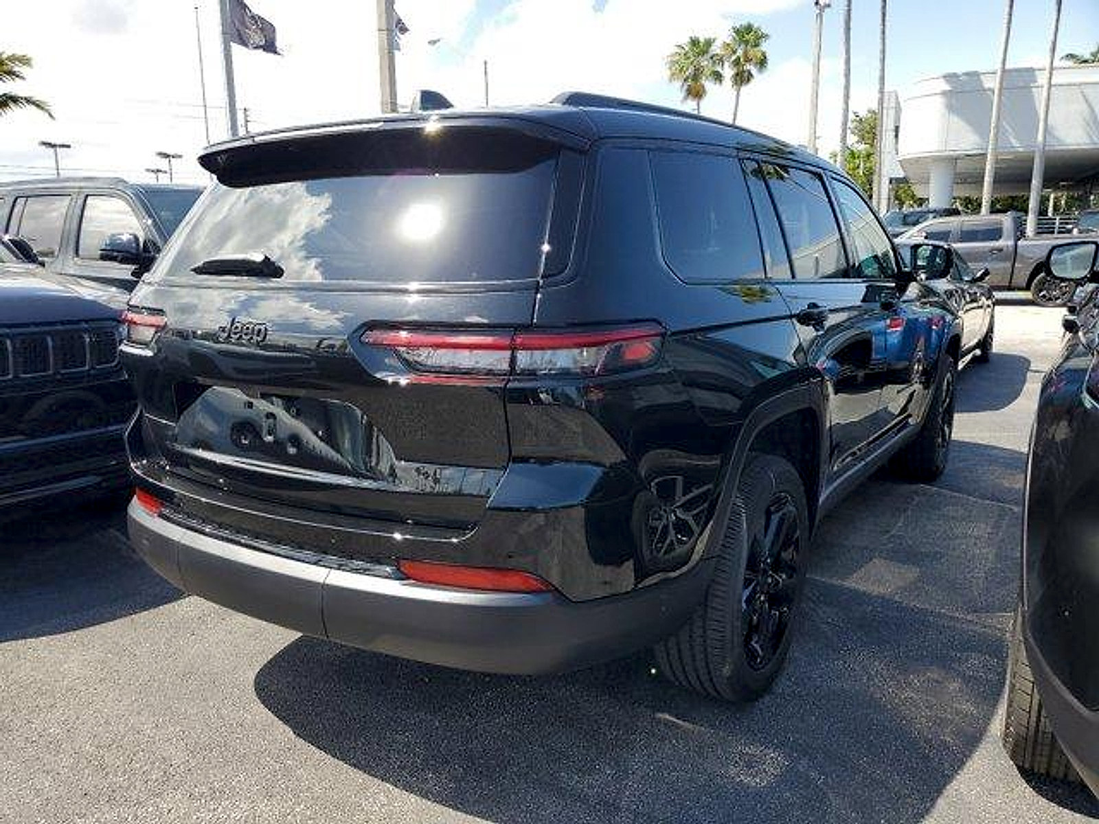 New 2024 Jeep Grand Cherokee L Altitude RWD image 4