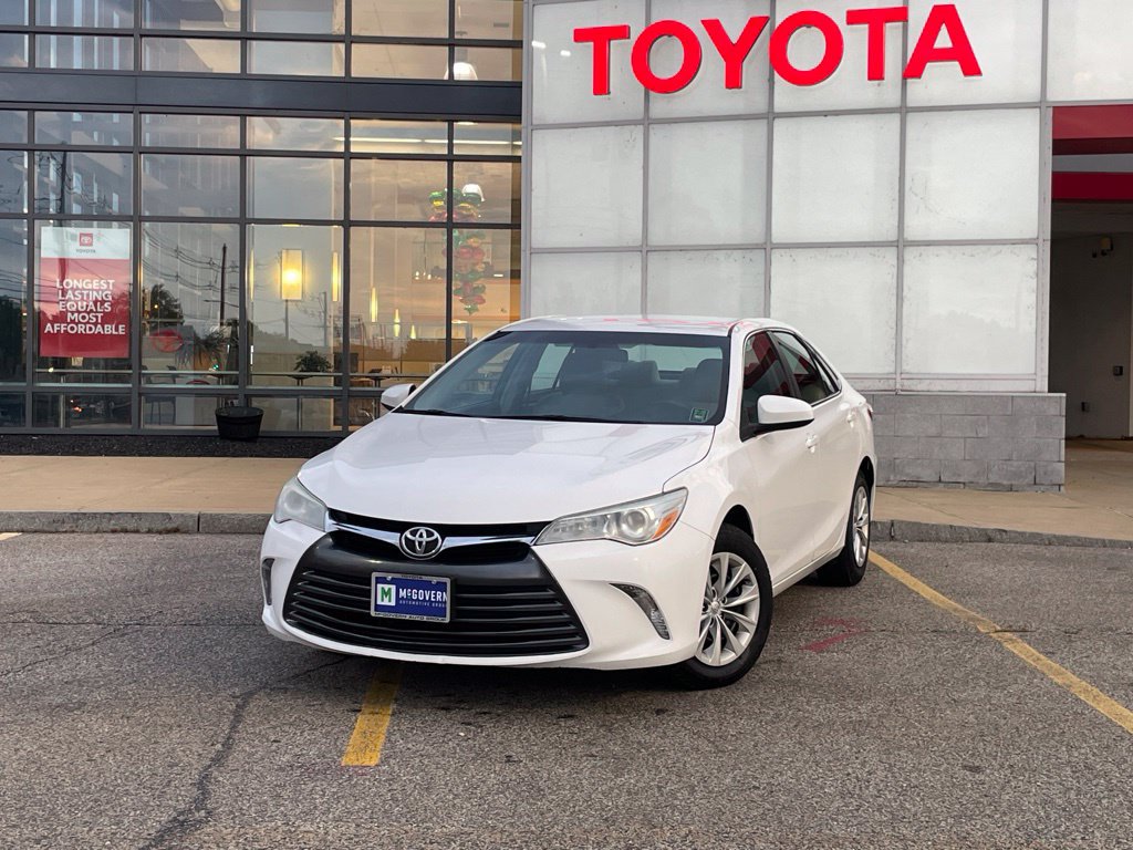 Used 2017 Toyota Camry LE FWD image 1