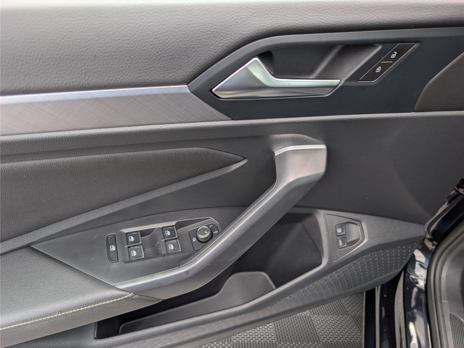Used 2024 Volkswagen Jetta SE w/ Panoramic Sunroof Package FWD image 19