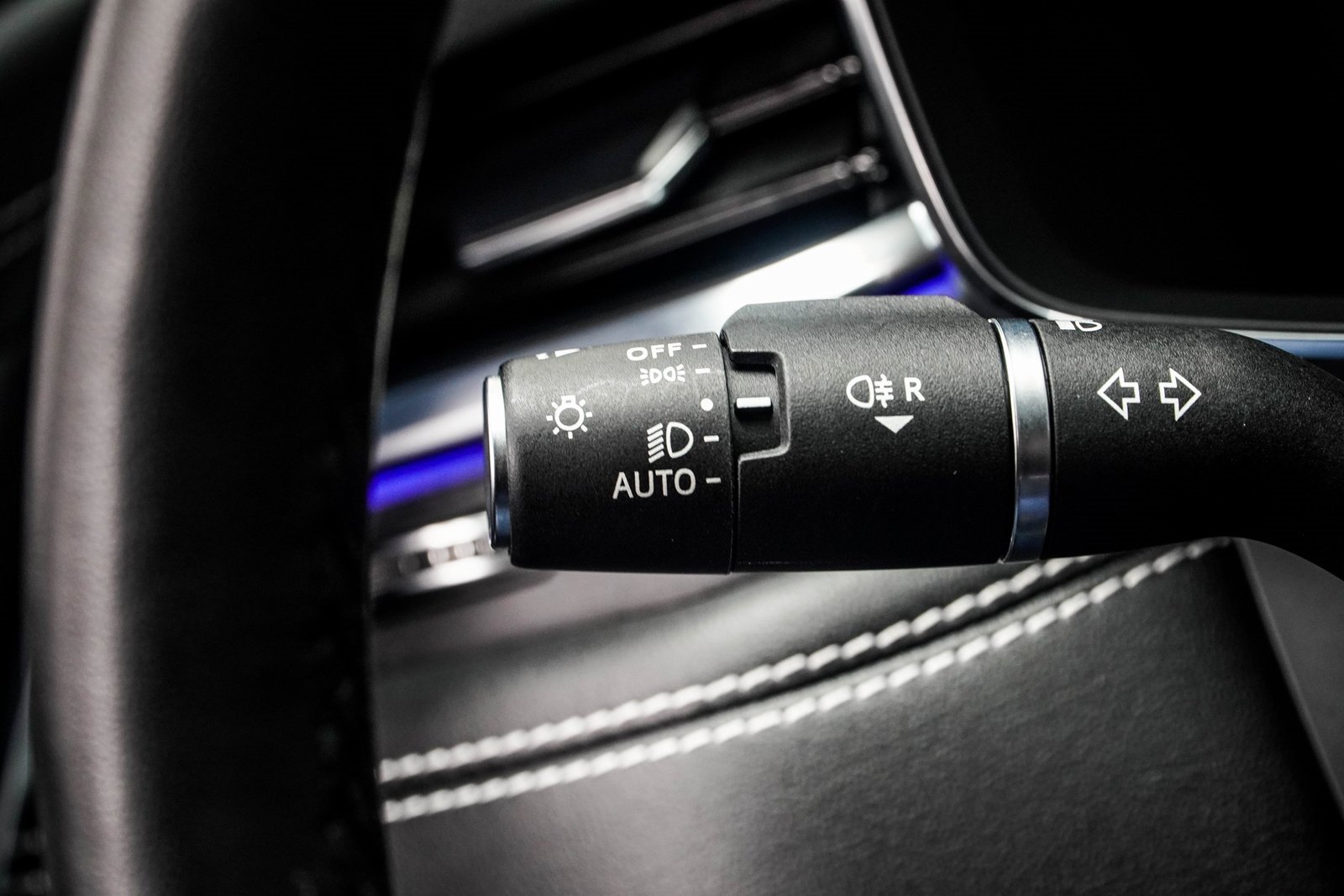 Used 2024 Jaguar XF R-Dynamic SE image 32