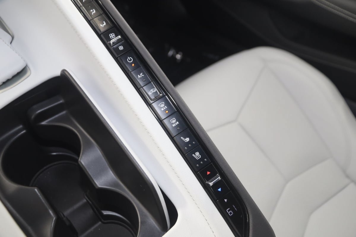 Used 2025 Chevrolet Corvette E-Ray AWD/4WD image 35