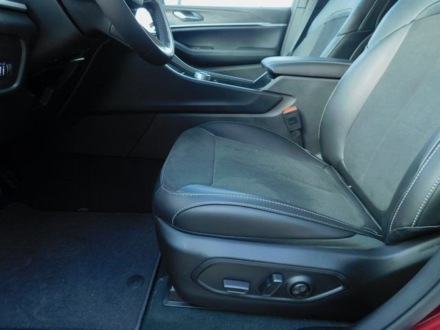 New 2026 Jeep Grand Cherokee Altitude AWD/4WD image 8