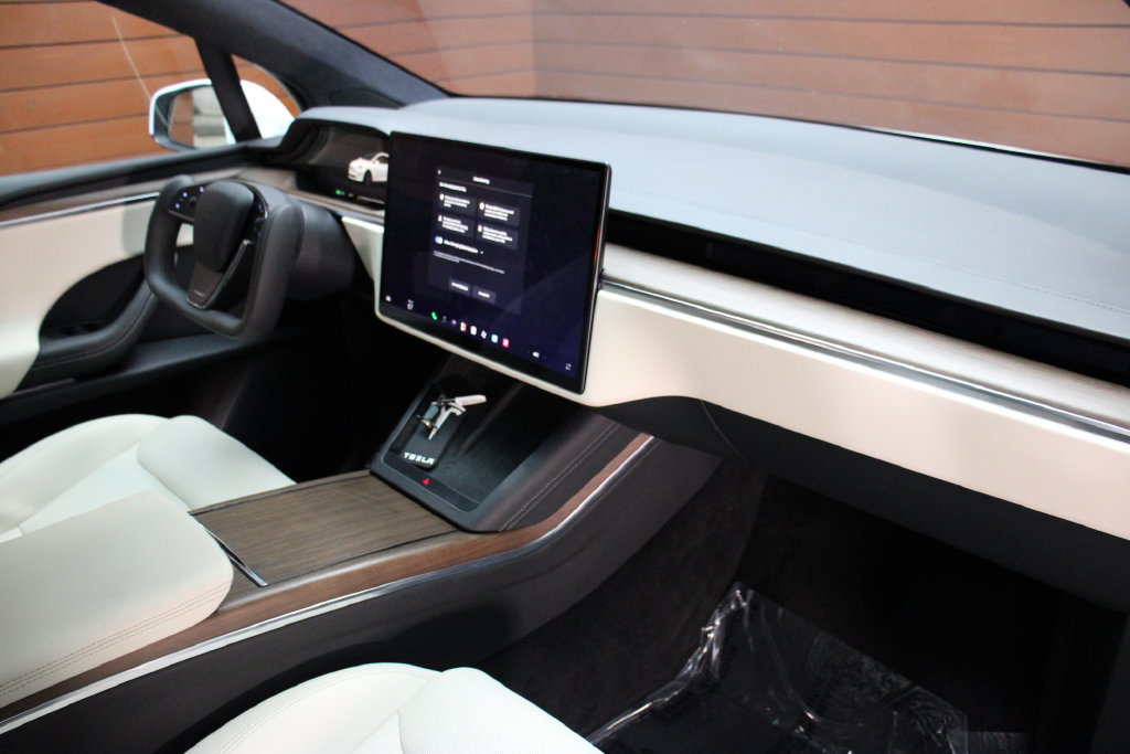 Used 2023 Tesla Model X AWD/4WD image 7