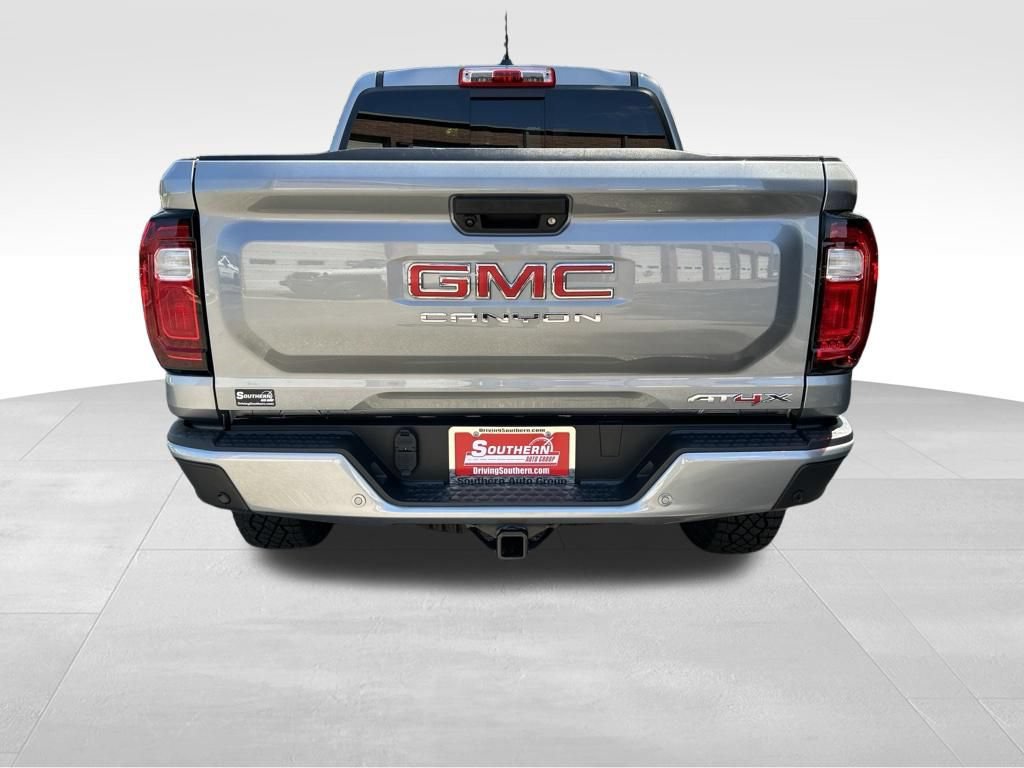 Used 2025 GMC Canyon AT4 w/ AT4X Package AWD/4WD image 4