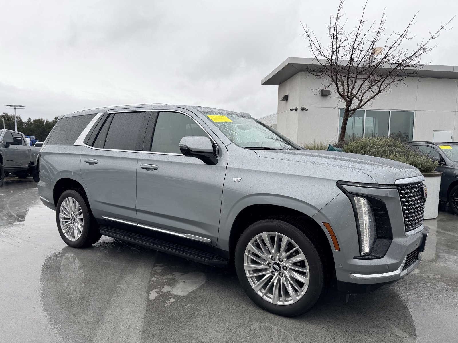 Used 2025 Cadillac Escalade Premium Luxury image 4