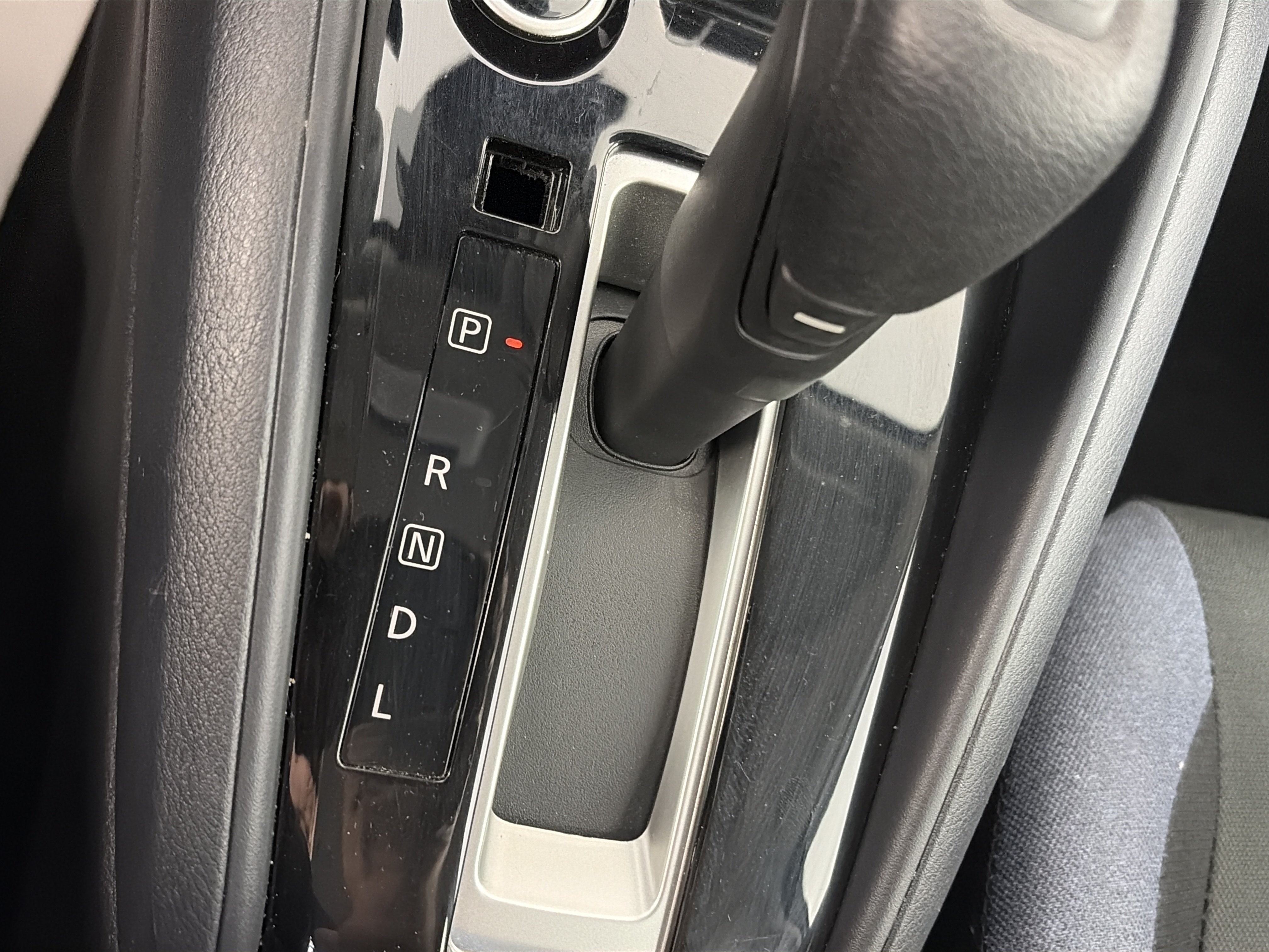 Used 2025 Nissan Versa SV w/ Trunk Package FWD image 23
