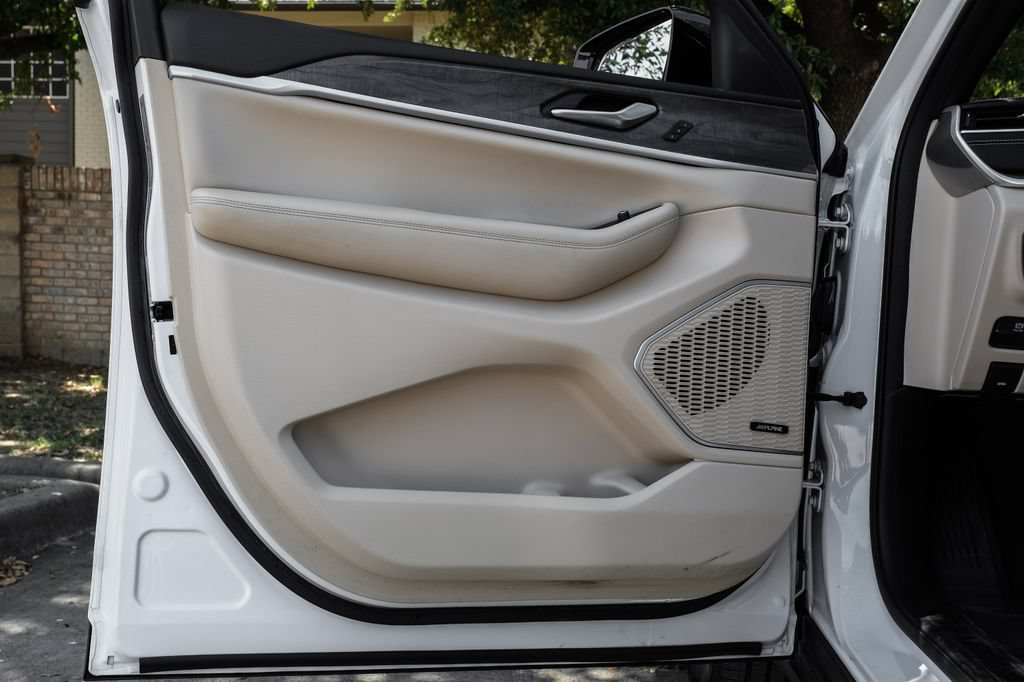 Used 2023 Jeep Grand Cherokee Limited RWD image 56