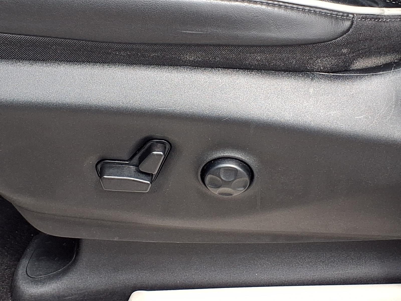 Certified 2023 Chrysler Pacifica Limited FWD image 4