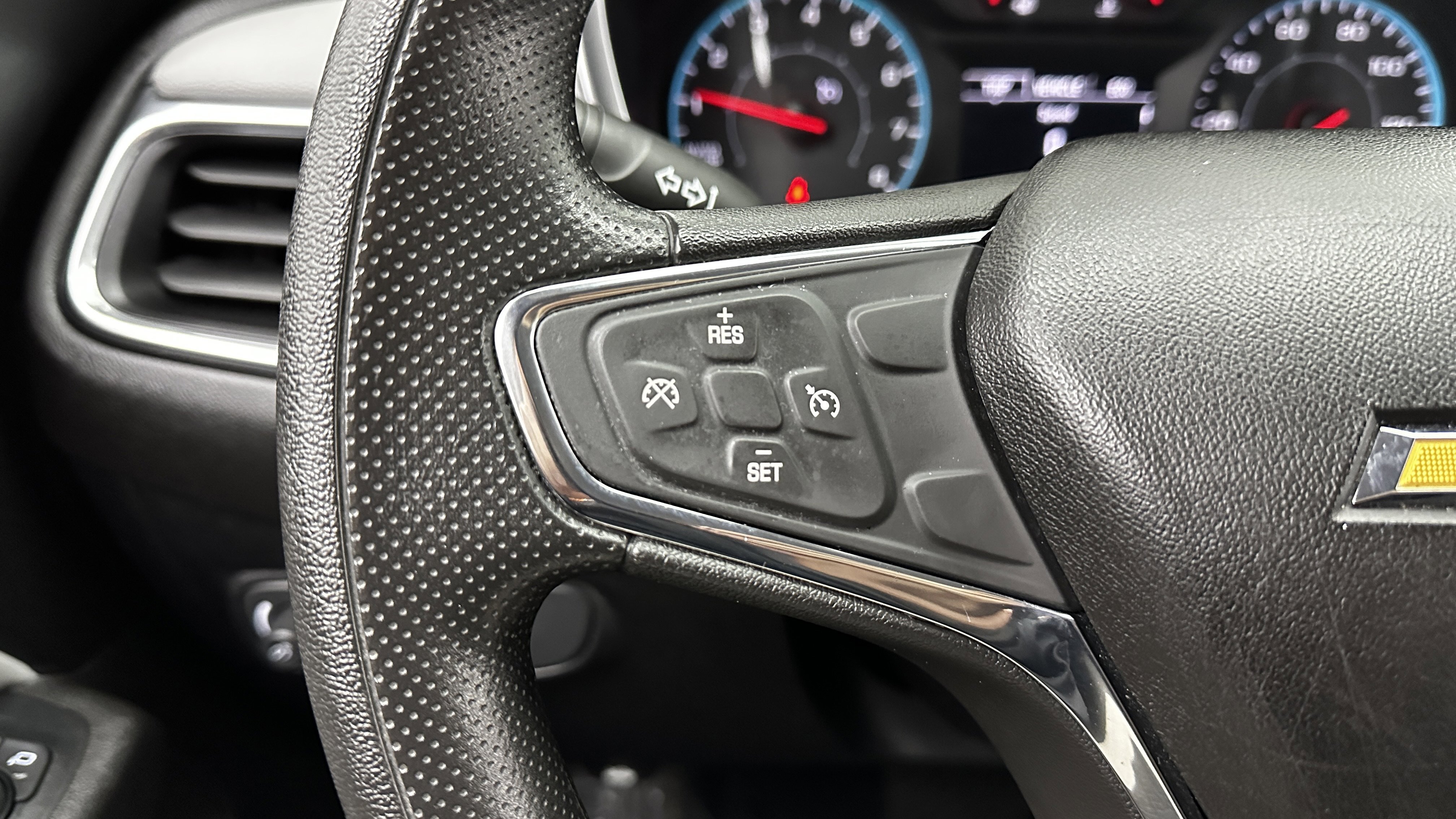 Used 2019 Chevrolet Equinox LS w/ LS Convenience Package image 19