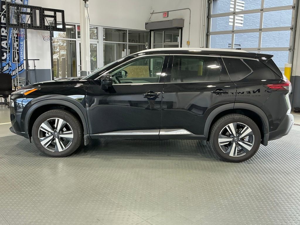 Used 2023 Nissan Rogue SL w/ SL Premium Package image 16