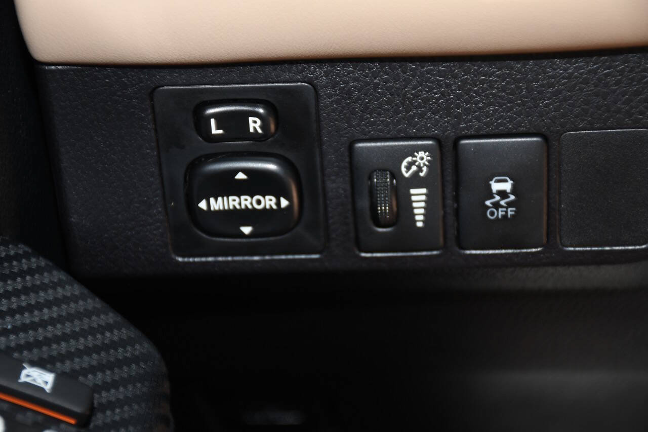 Used 2015 Toyota RAV4 XLE AWD/4WD image 27