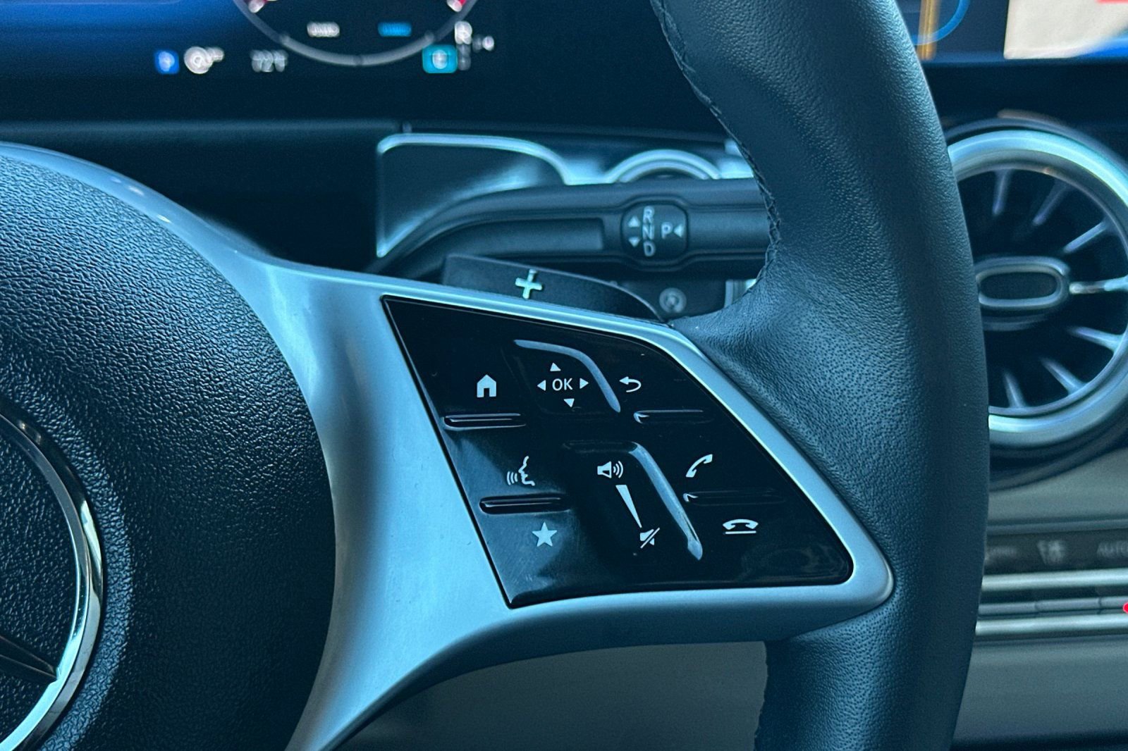 Certified 2025 Mercedes-Benz GLB 250 image 29