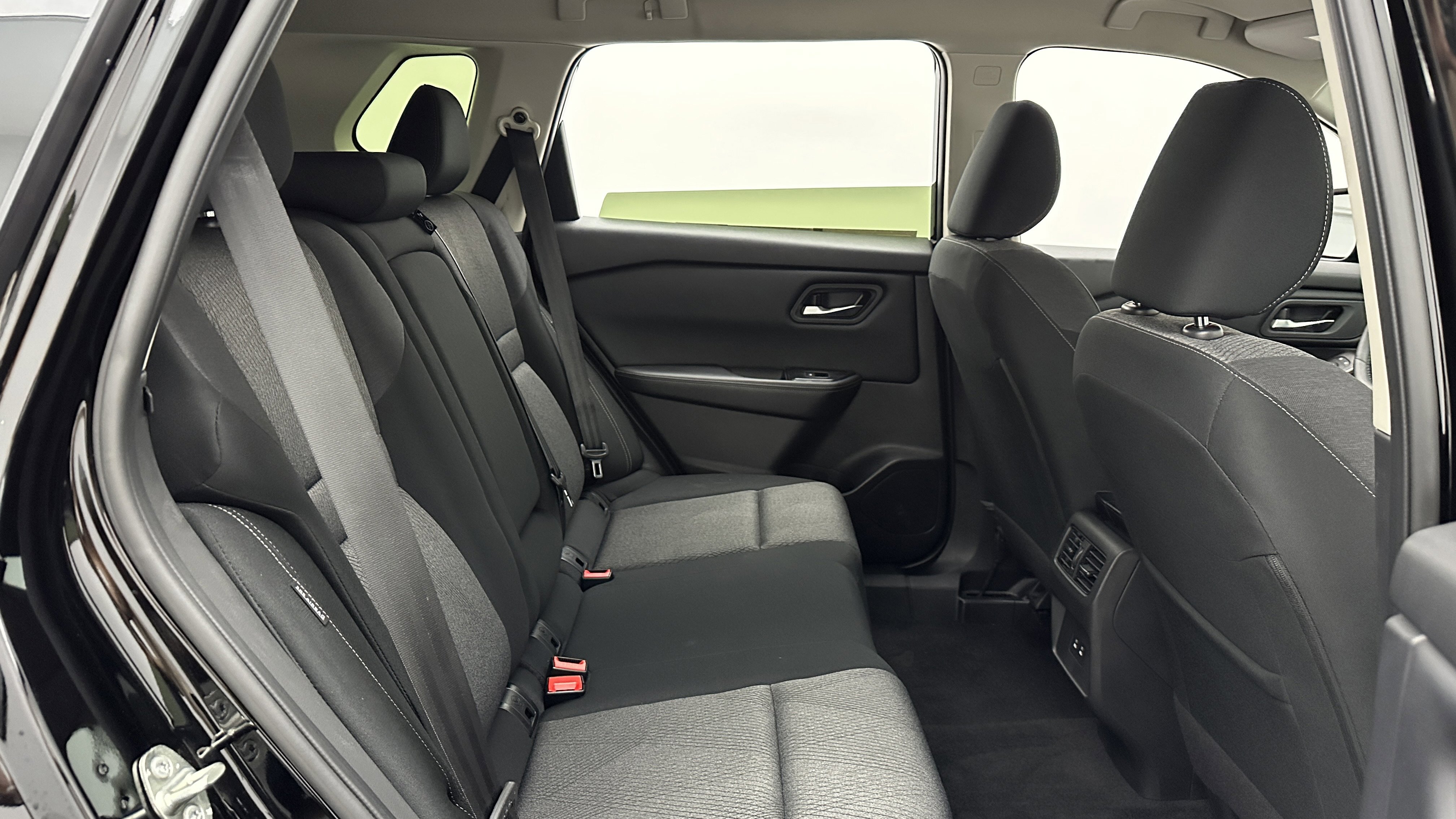 Used 2025 Nissan Rogue SV image 33