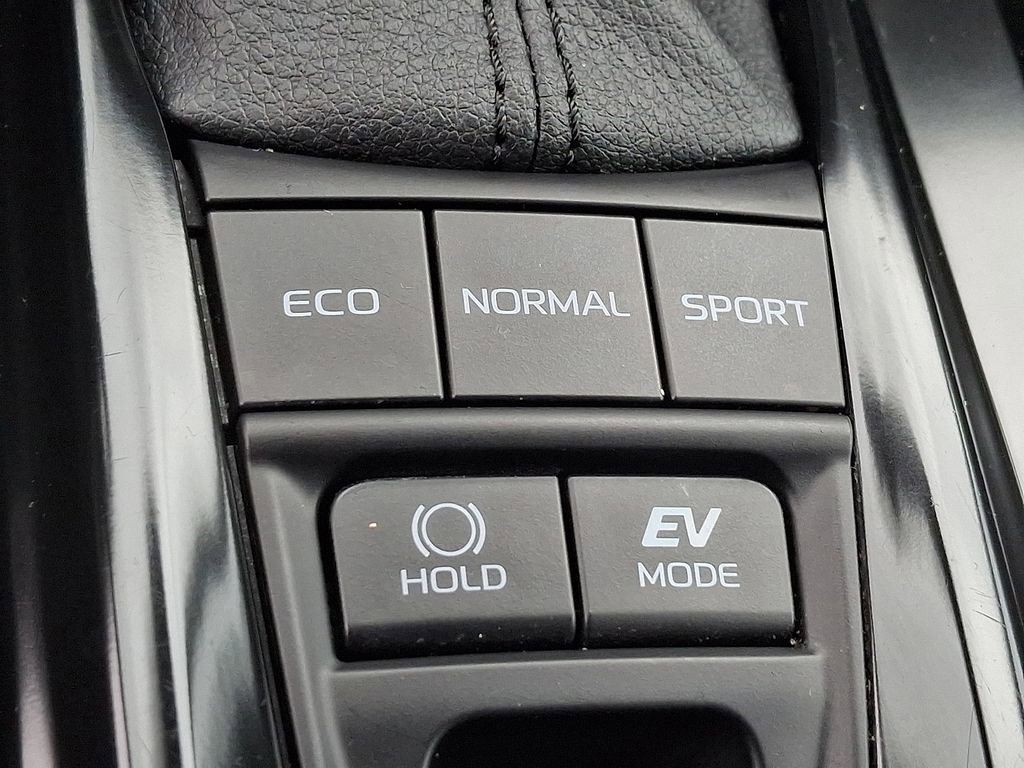 Used 2025 Toyota Camry LE image 28