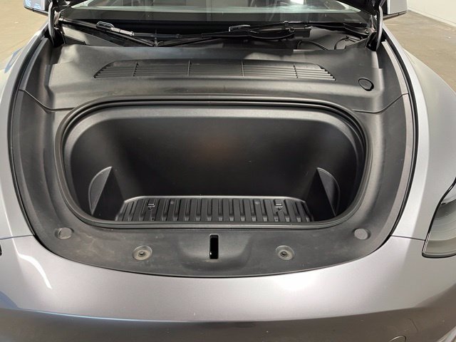 Used 2025 Tesla Model Y Long Range RWD image 9